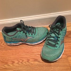 Teal Mizuno Wave Rider running sneakers